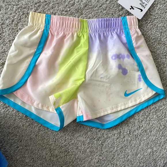 Nike Dri-Fit infant girls two-piece multicolor  tie dye short set NWT - Picture 2 of 9